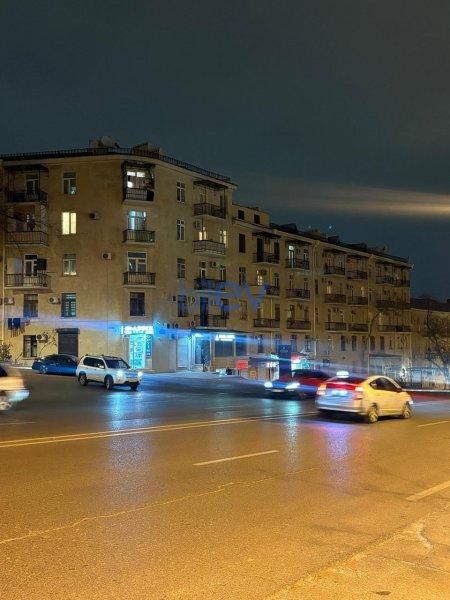 Satılır 6 otaqlı Köhnə Tikili  140m², Bakı
