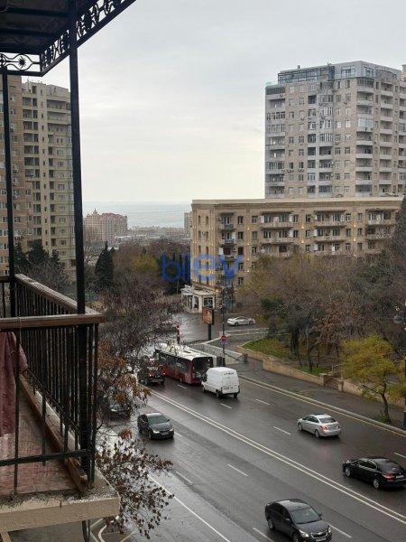 Satılır 6 otaqlı Köhnə Tikili  140m², Bakı