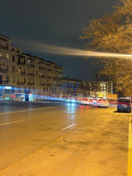 Satılır 6 otaqlı Köhnə Tikili  140m², Bakı