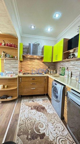 Satılır 6 otaqlı Köhnə Tikili  140m², Bakı