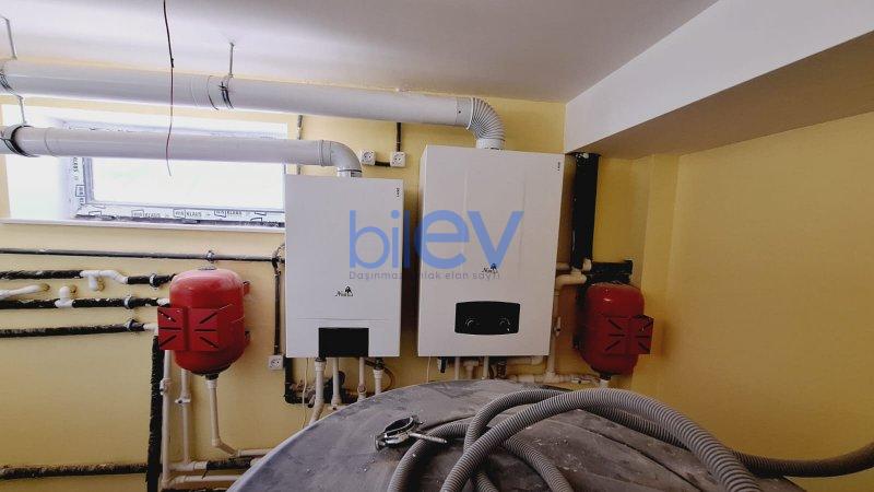 Satılır 9 otaqlı Həyət evi  700m², Bakı