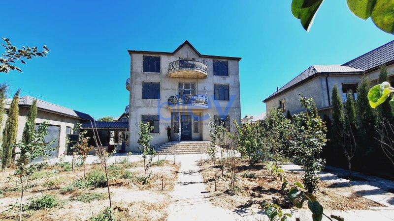 Satılır 9 otaqlı Həyət evi  700m², Bakı