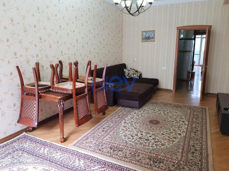Kirayə (aylıq) 3 otaqlı Yeni Tikili  90m², Bakı