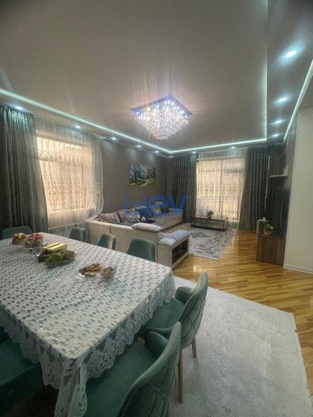 Satılır 7 otaqlı Həyət evi  250m², Bakı