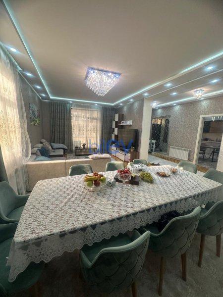 Satılır 7 otaqlı Həyət evi  250m², Bakı