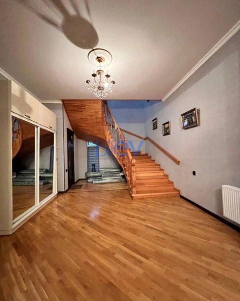 Satılır 6 otaqlı Həyət evi  270m², Bakı