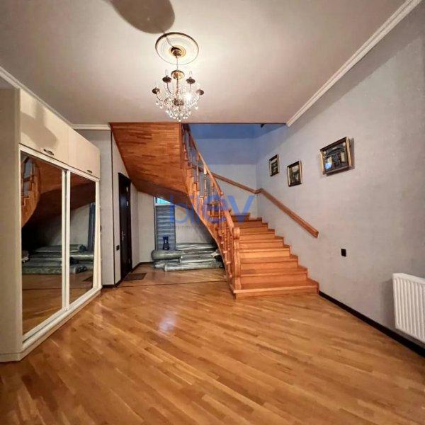 Satılır 6 otaqlı Həyət evi  270m², Bakı