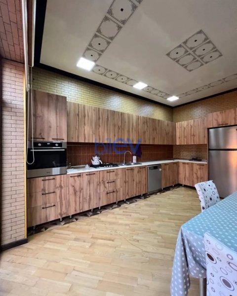 Satılır 6 otaqlı Həyət evi  270m², Bakı