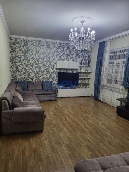 Satılır 6 otaqlı Həyət evi  180m², Bakı