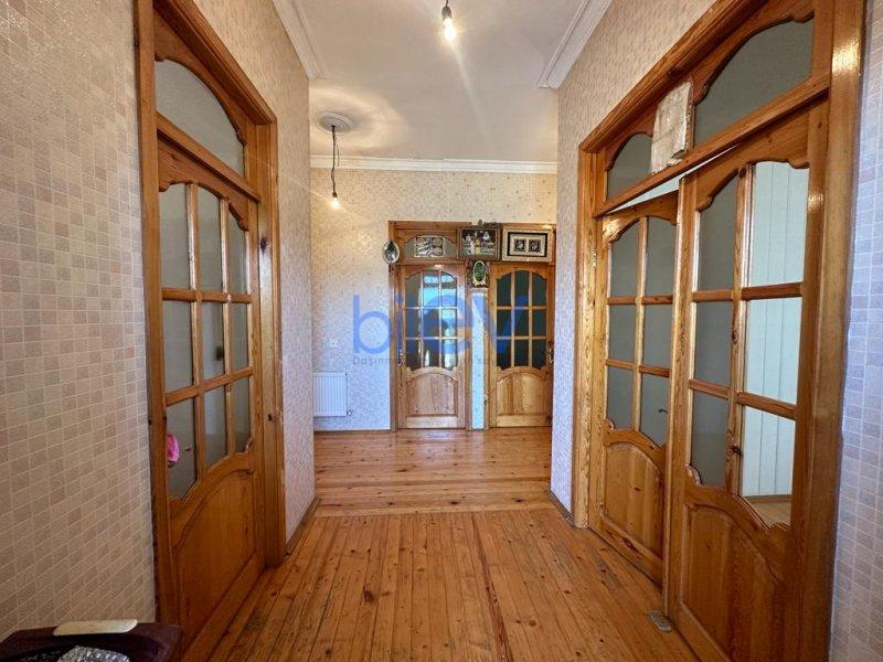 Satılır 5 otaqlı Həyət evi  250m², Bakı