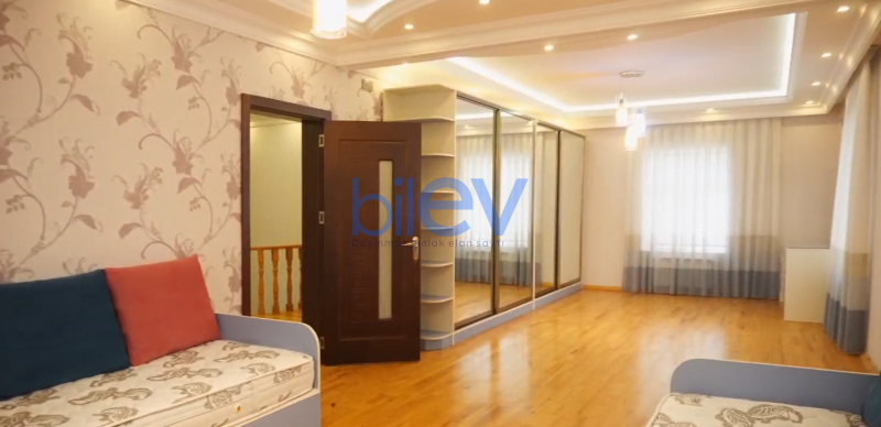 Satılır 7 otaqlı Həyət evi  352m², Bakı