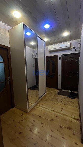 Satılır 4 otaqlı Köhnə Tikili  110m², Bakı