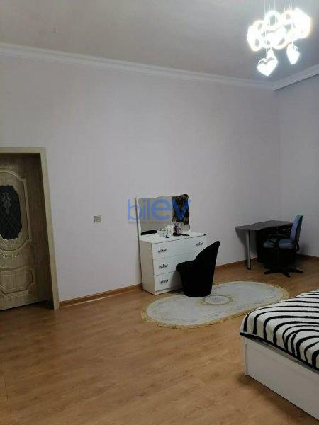 Satılır 4 otaqlı Həyət evi  450m², Bakı