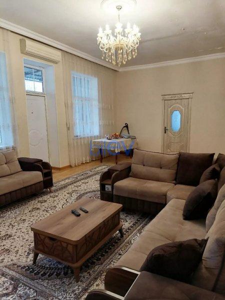 Satılır 4 otaqlı Həyət evi  450m², Bakı
