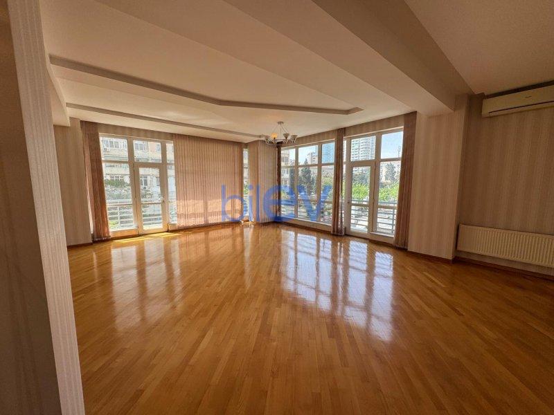Kirayə (aylıq) 4 otaqlı Yeni Tikili  150m², Bakı