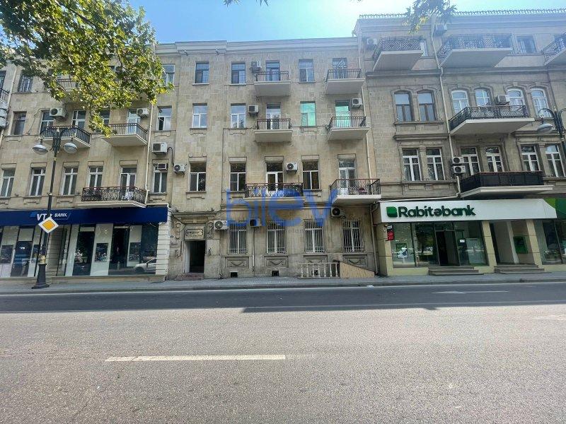 Satılır 4 otaqlı Köhnə Tikili  126m², Bakı