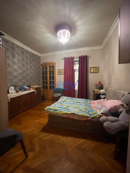 Satılır 4 otaqlı Köhnə Tikili  126m², Bakı
