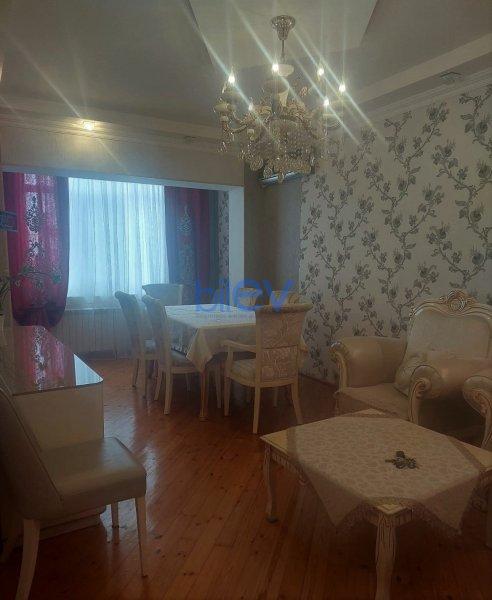 Aylıq Kirayə 3 otaqlı Köhnə Tikili bina evi  97m², Bakı