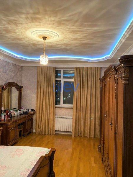 Kirayə (aylıq) 3 otaqlı Yeni Tikili  150m², Bakı