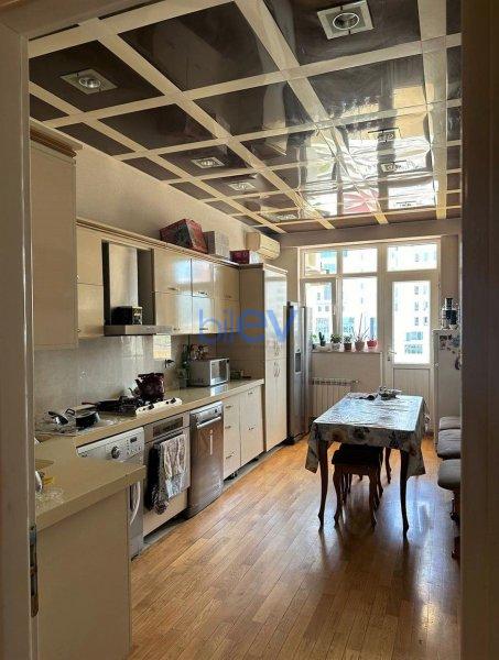 Kirayə (aylıq) 3 otaqlı Yeni Tikili  150m², Bakı