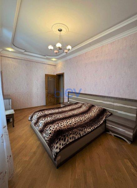 Kirayə (aylıq) 3 otaqlı Yeni Tikili  142m², Bakı