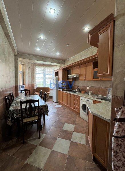 Kirayə (aylıq) 3 otaqlı Yeni Tikili  142m², Bakı