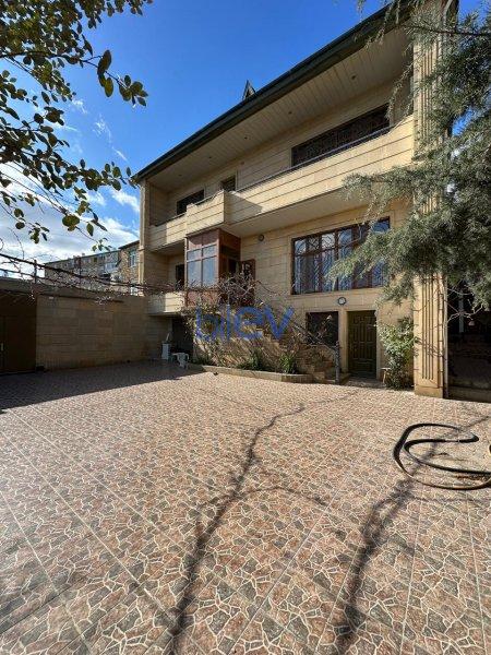 Satılır 8 otaqlı Həyət evi  305m², Bakı