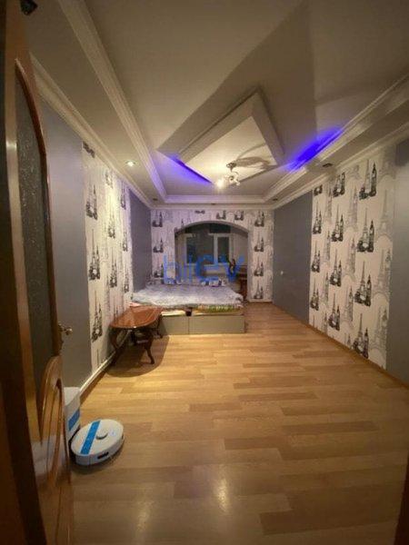 Satılır 5 otaqlı Köhnə Tikili  92m², Bakı