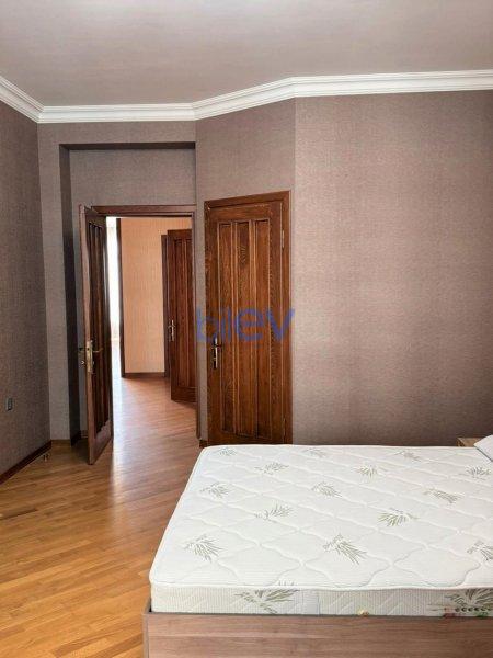 Aylıq Kirayə 3 otaqlı Yeni Tikili bina evi  140m², Bakı