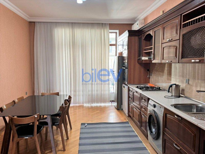 Aylıq Kirayə 3 otaqlı Yeni Tikili bina evi  140m², Bakı