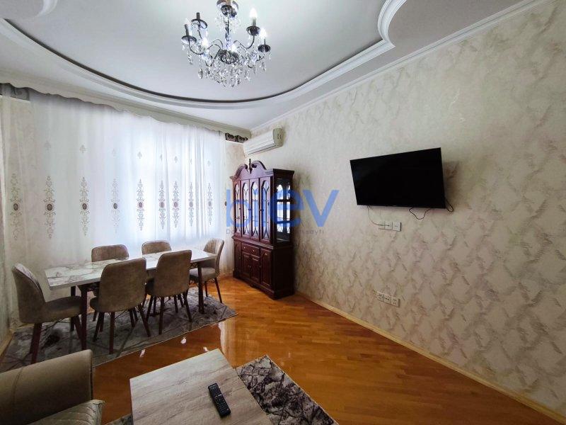 Kirayə (aylıq) 3 otaqlı Yeni Tikili  100m², Bakı