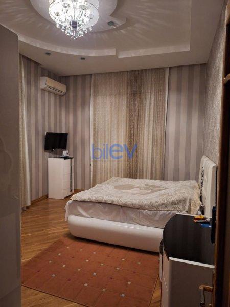 Satılır 7 otaqlı Villa  600m², Bakı