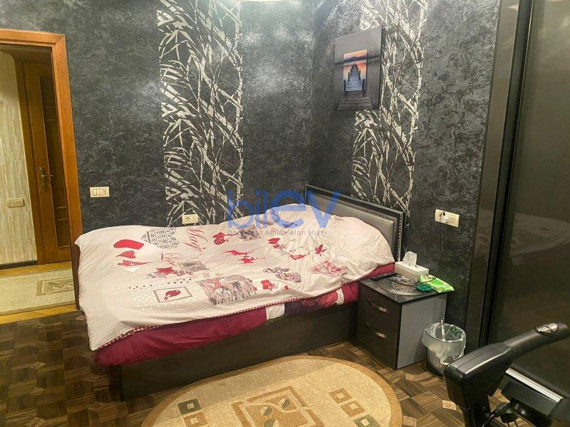 Satılır 3 otaqlı Yeni Tikili  180m², Bakı