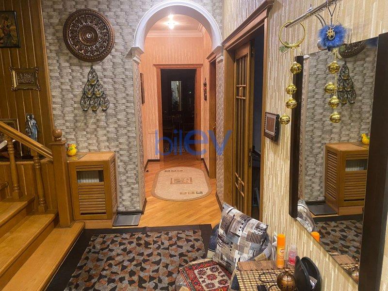 Satılır 3 otaqlı Yeni Tikili  180m², Bakı