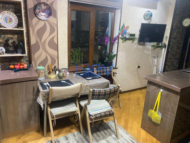 Satılır 3 otaqlı Yeni Tikili  180m², Bakı