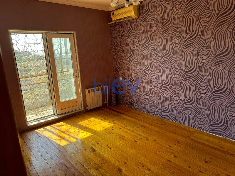 Satılır 4 otaqlı Köhnə Tikili  100m², Bakı