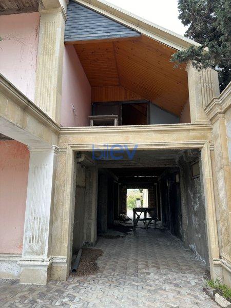 Satılır 10 otaqlı Həyət evi  300m², Bakı
