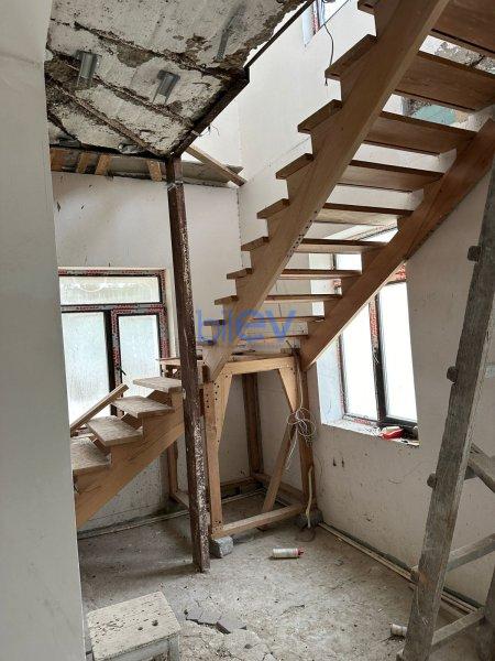 Satılır 10 otaqlı Həyət evi  300m², Bakı