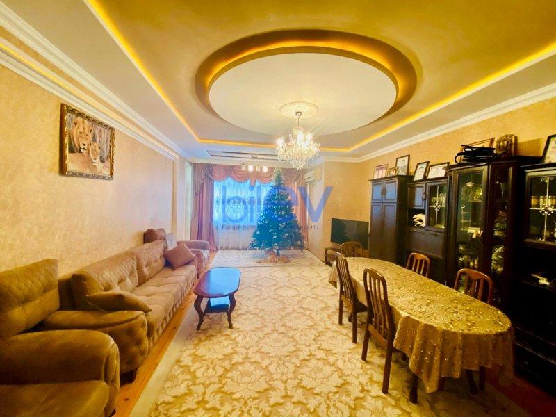 Satılır 3 otaqlı Yeni Tikili  140m², Bakı
