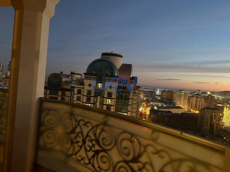 Satılır 4 otaqlı Yeni Tikili  160m², Bakı