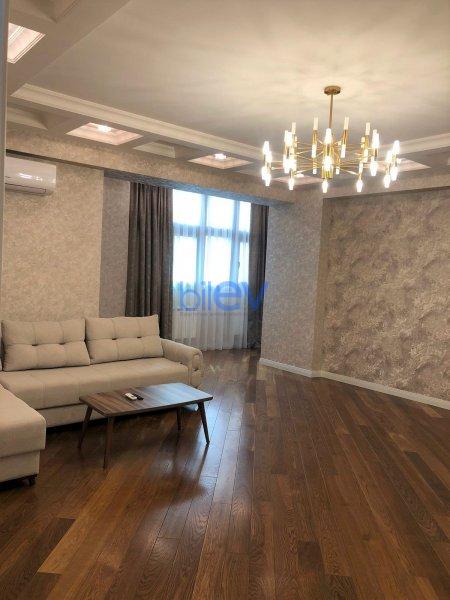 Kirayə (aylıq) 4 otaqlı Yeni Tikili  150m², Bakı