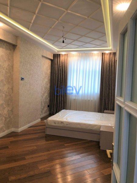 Kirayə (aylıq) 4 otaqlı Yeni Tikili  150m², Bakı