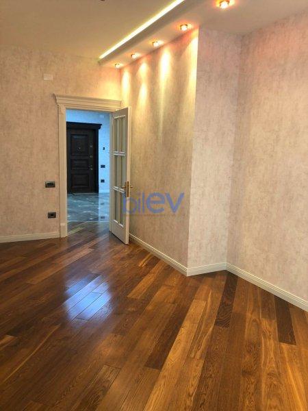 Kirayə (aylıq) 4 otaqlı Yeni Tikili  150m², Bakı