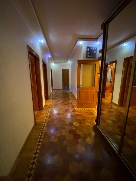 Satış 5 otaqlı Köhnə Tikili bina evi  120m², Bakı
