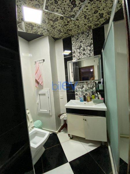 Satış 5 otaqlı Köhnə Tikili bina evi  120m², Bakı