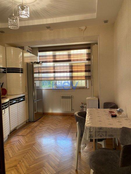 Satış 5 otaqlı Köhnə Tikili bina evi  120m², Bakı
