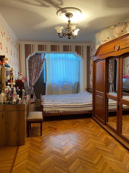 Satış 5 otaqlı Köhnə Tikili bina evi  120m², Bakı