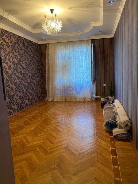 Satış 5 otaqlı Köhnə Tikili bina evi  120m², Bakı