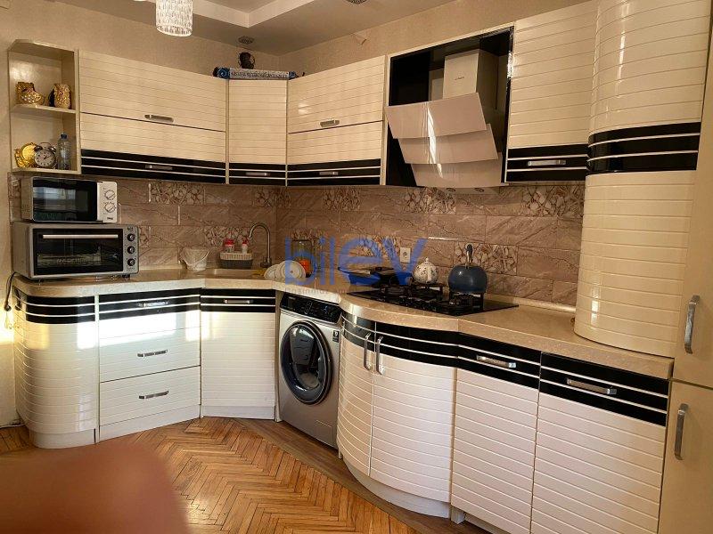 Satış 5 otaqlı Köhnə Tikili bina evi  120m², Bakı