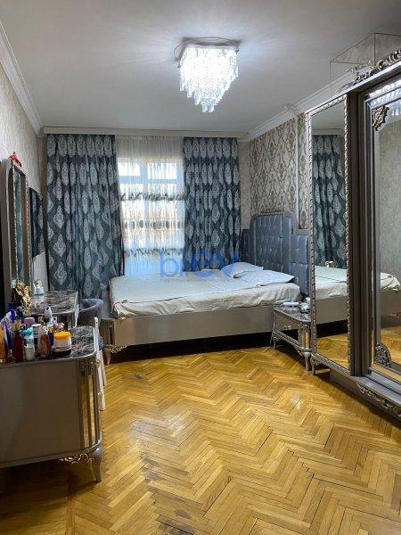 Satış 5 otaqlı Köhnə Tikili bina evi  120m², Bakı